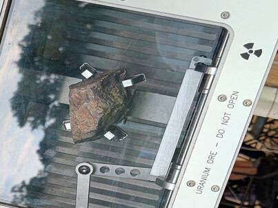 Alt4You: Photo of the non-existent uranium ore. Which does not exist.