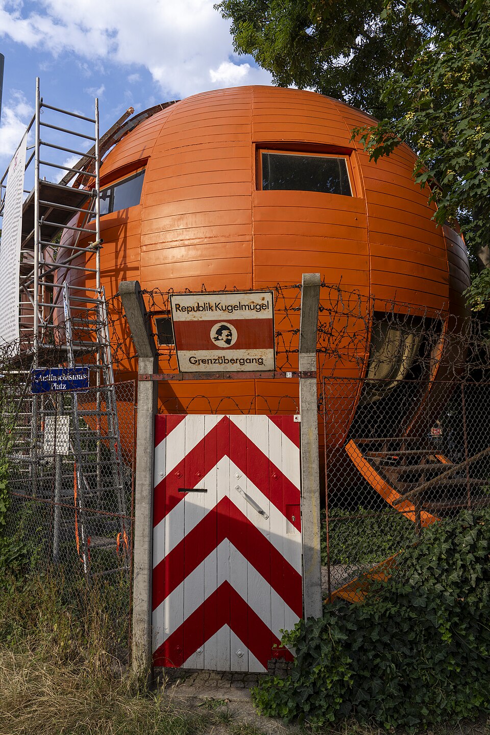 Wikipedia page on Kugelmugel, the autonomous spherical republic