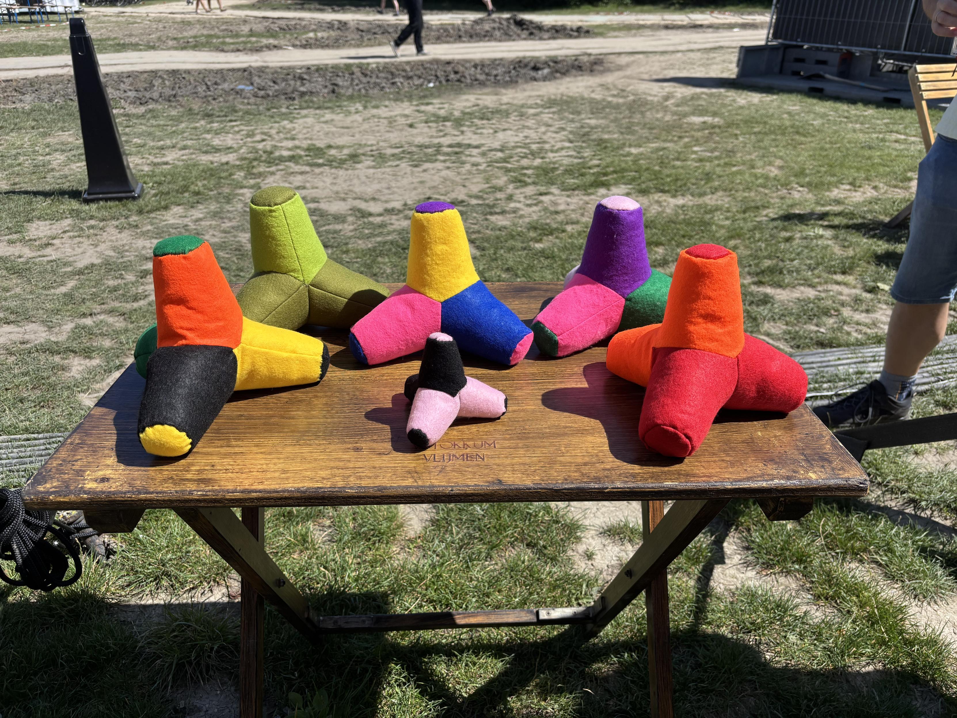 Fedi post on making plush tetrapods at WHY